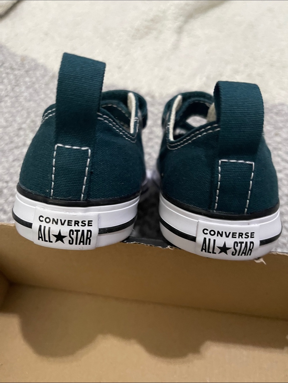NEW- Converse - 7c or 8c - Picture 5 of 6